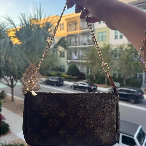 Louis Vuitton Pochette Accessoires – Monogram canvas, Authentic with COA - Picture 10 of 12